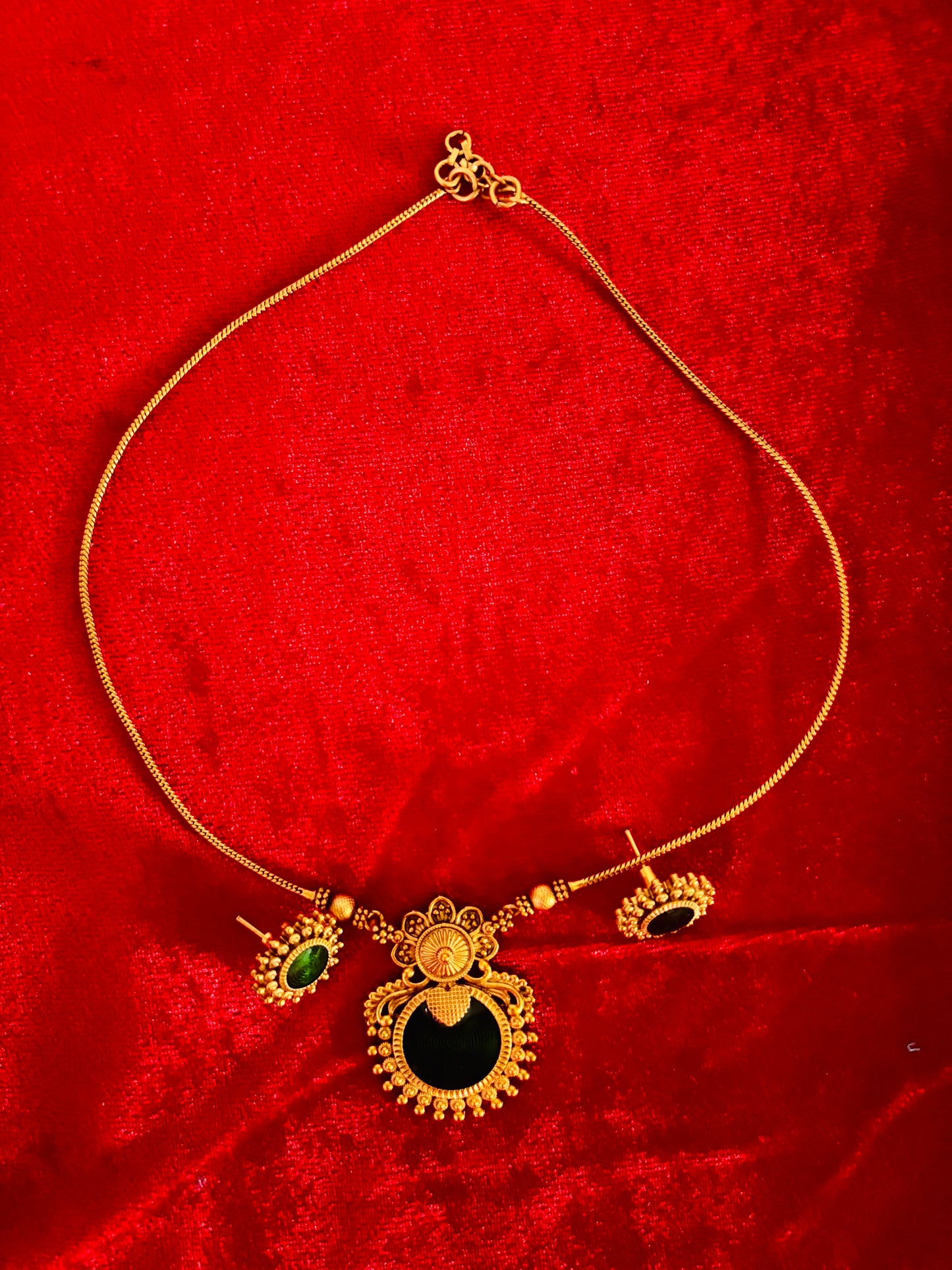 Fashion necklace set